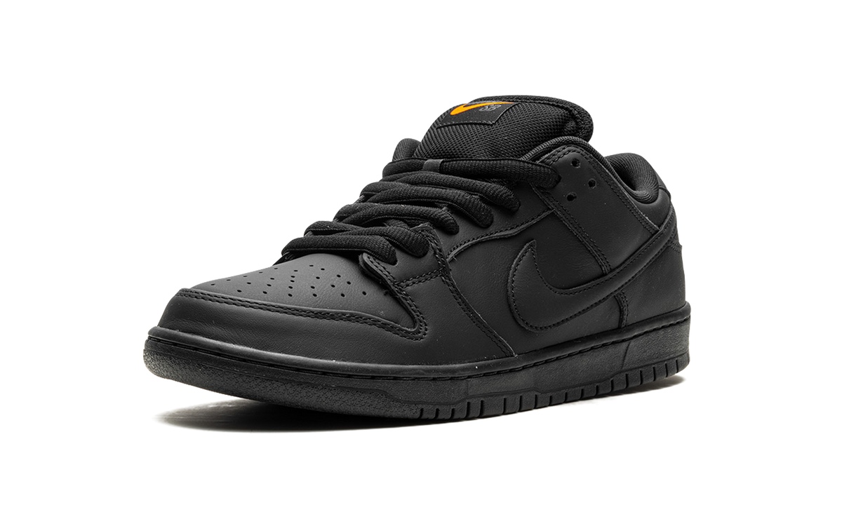 SB Dunk "Triple Black" FJ1674 001