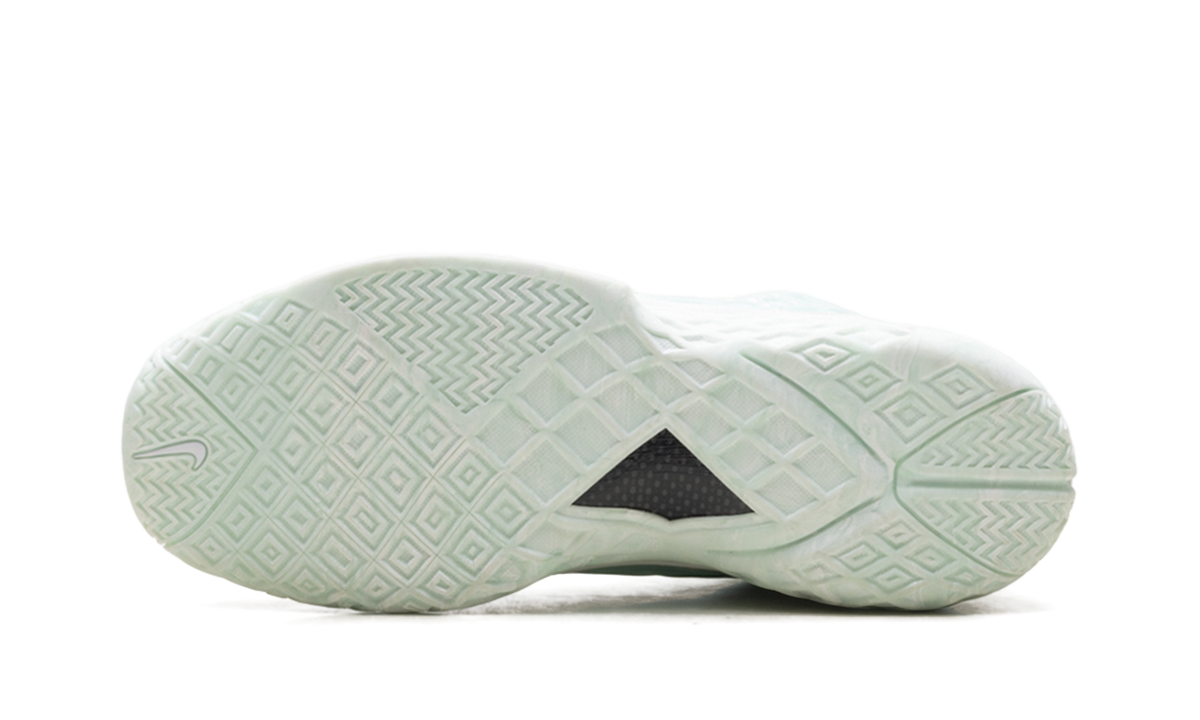 Kobe 3 Low Protro "CHBL" IX2017 100