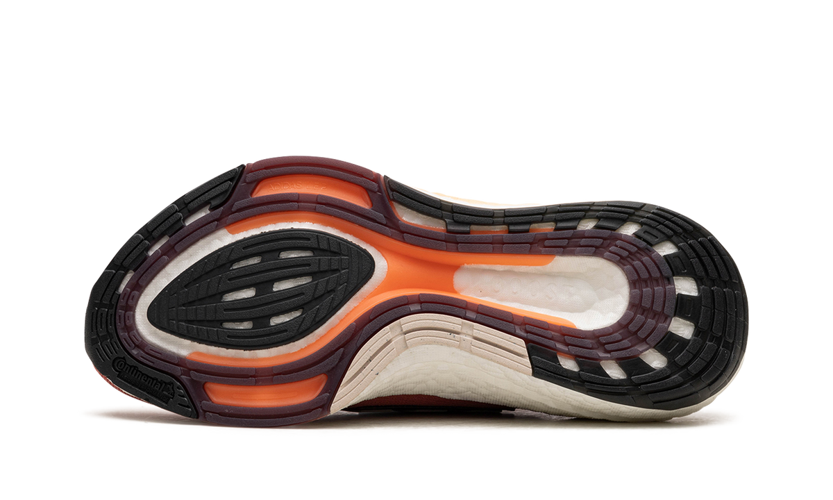 ULTRABOOST 22 WMNS "Wonder Red Bliss Orange" GX6670