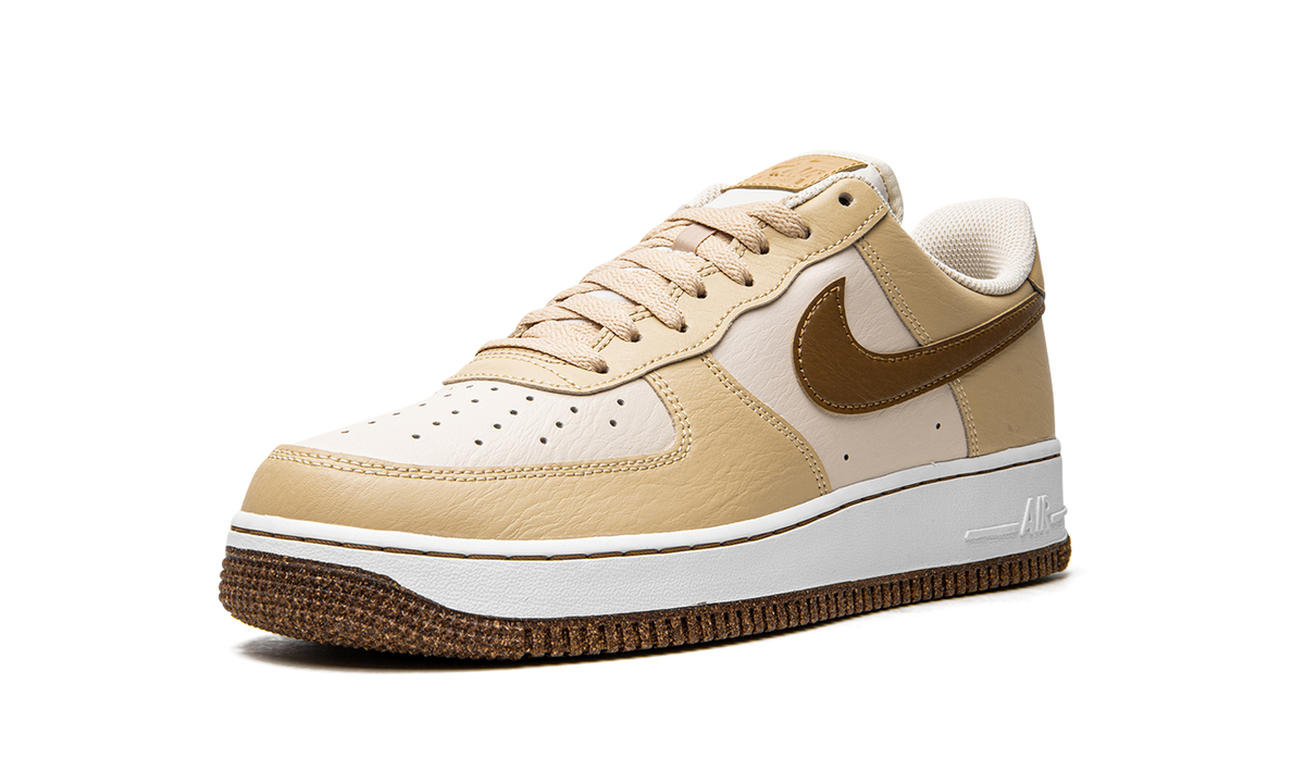 Air Force 1 Low '07 LV8 "Inspected by Swoosh" DQ7660 200
