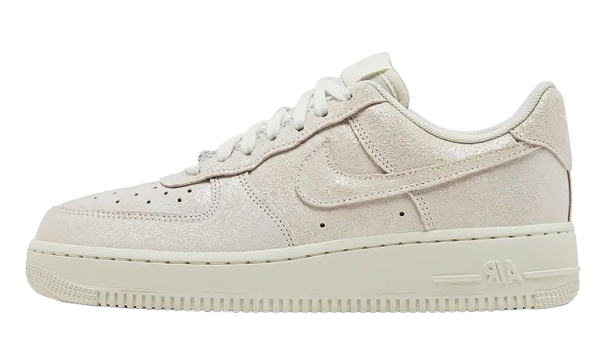 Air Force 1 Low '07 SE WMNS "Sail Glittery Suede" HQ3499 100