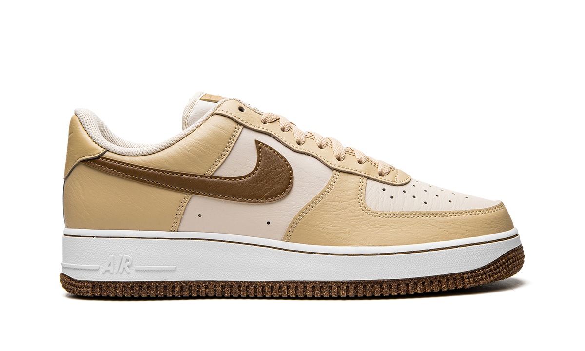 Air Force 1 Low '07 LV8 "Inspected by Swoosh" DQ7660 200